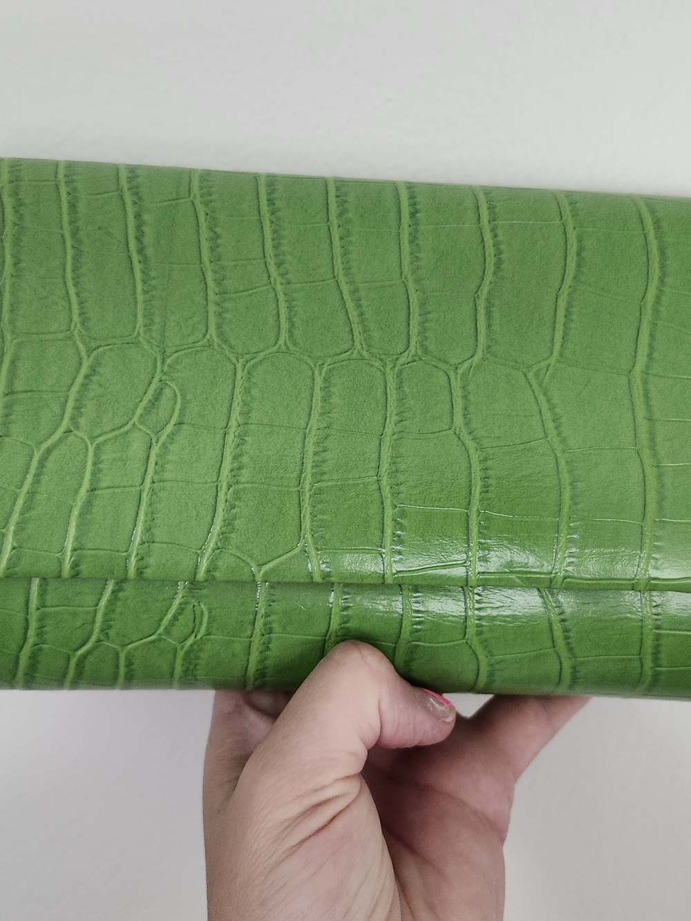 Croc-Embossed Green Women's Clutch